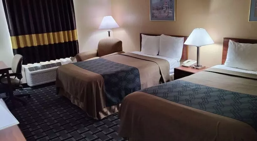 ホテル Hometown Inn & Suites