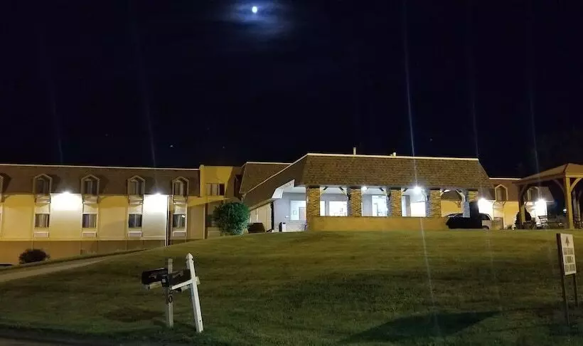 ホテル Hometown Inn & Suites