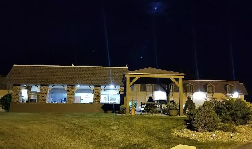 ホテル Hometown Inn & Suites