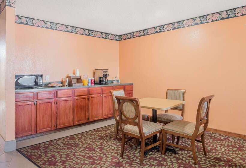 Отель Knights Inn Ferguson Mo