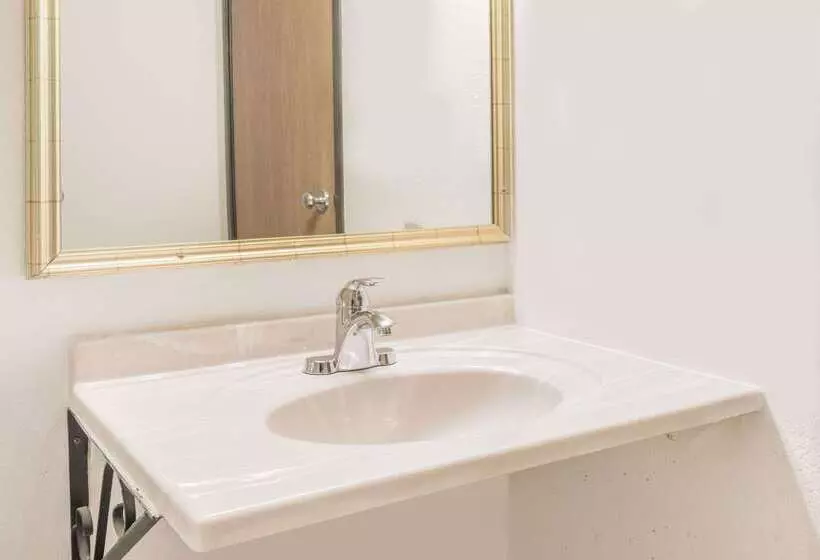 ホテル Knights Inn  Ferguson Mo