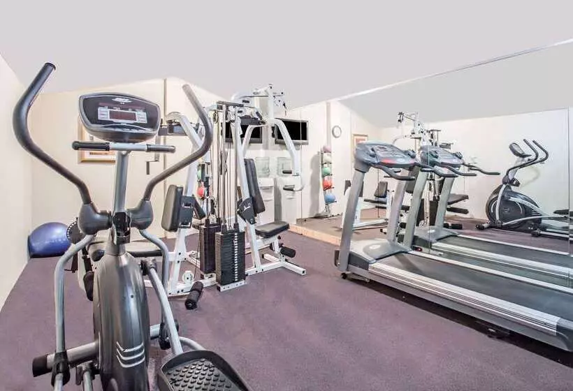 בית מלון כפרי Super 8 By Wyndham Camp Springs/andrews Afb Dc Area