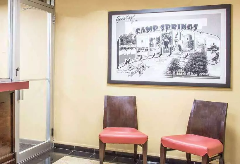 בית מלון כפרי Super 8 By Wyndham Camp Springs/andrews Afb Dc Area