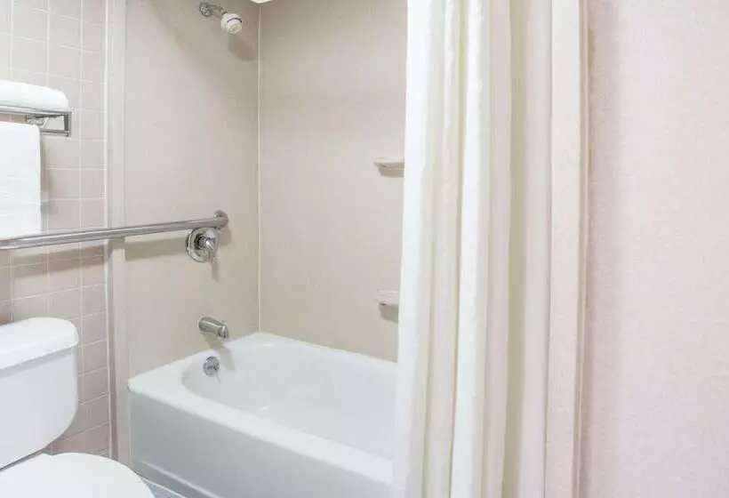 בית מלון כפרי Super 8 By Wyndham Camp Springs/andrews Afb Dc Area