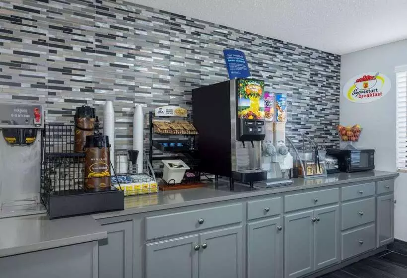 هتل Super 8 By Wyndham Kansas City At Barry Road/airport