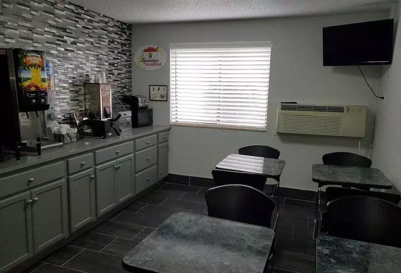 هتل Super 8 By Wyndham Kansas City At Barry Road/airport