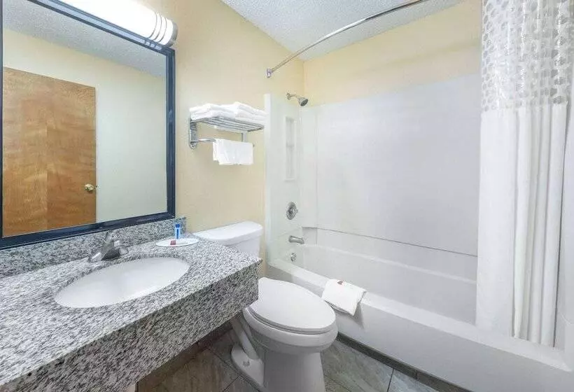 هتل Super 8 By Wyndham Kansas City At Barry Road/airport