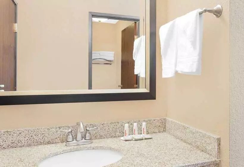 호텔 Super 8 By Wyndham Sheboygan Wi