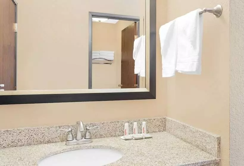 호텔 Super 8 By Wyndham Sheboygan Wi