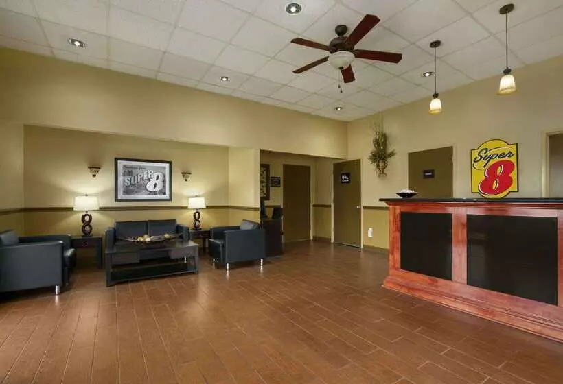 בית מלון כפרי Super 8 By Wyndham Tupelo Airport