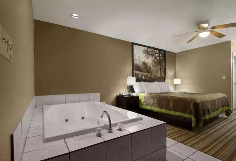 בית מלון כפרי Super 8 By Wyndham Tupelo Airport