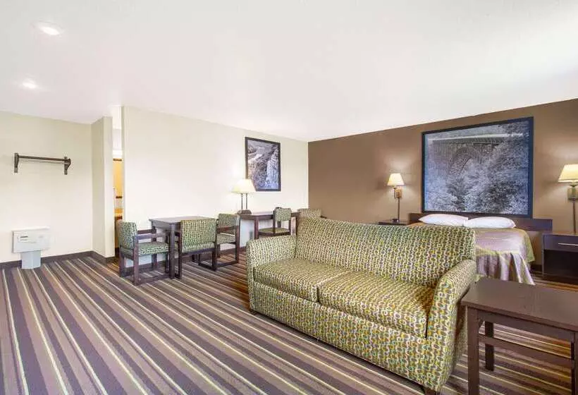 Отель Super 8 By Wyndham Weston Wv