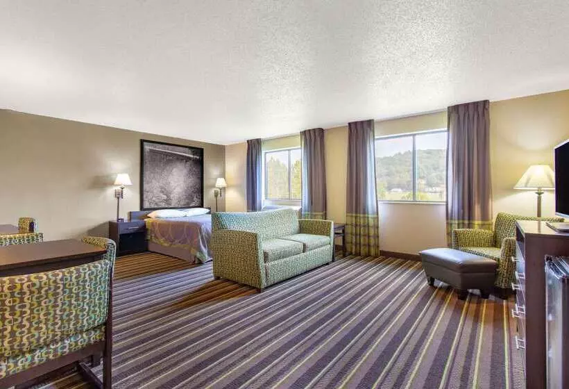 Отель Super 8 By Wyndham Weston Wv