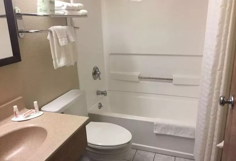 Отель Super 8 By Wyndham Weston Wv