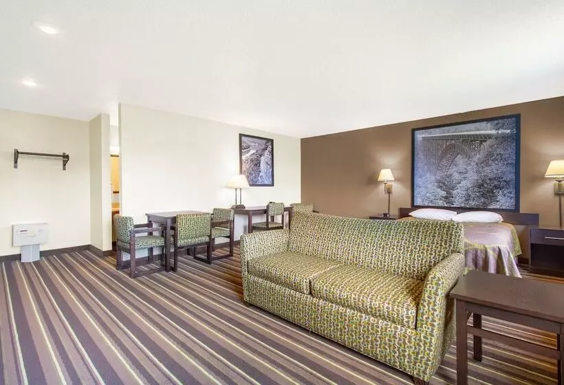 Отель Super 8 By Wyndham Weston Wv