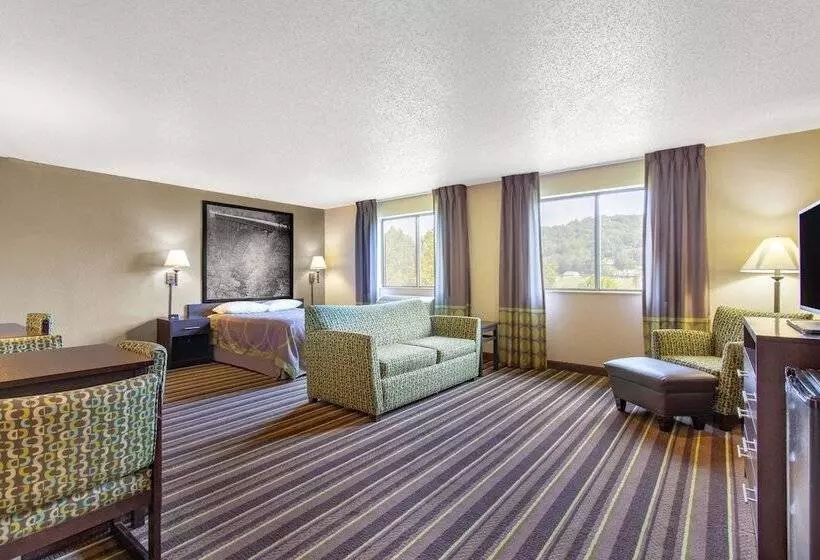 Отель Super 8 By Wyndham Weston Wv