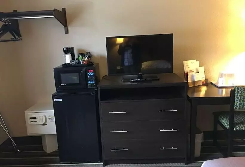 Отель Super 8 By Wyndham Weston Wv