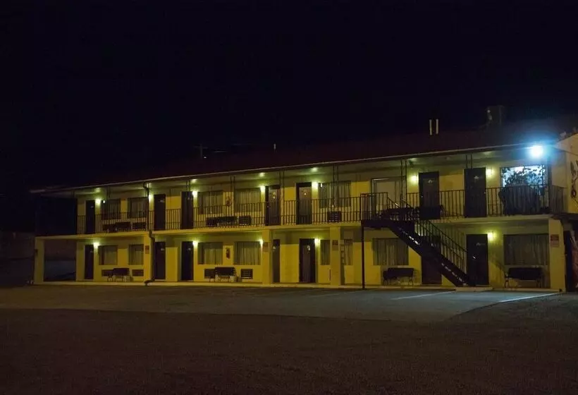 בית מלון כפרי Tazewell Motor Lodge