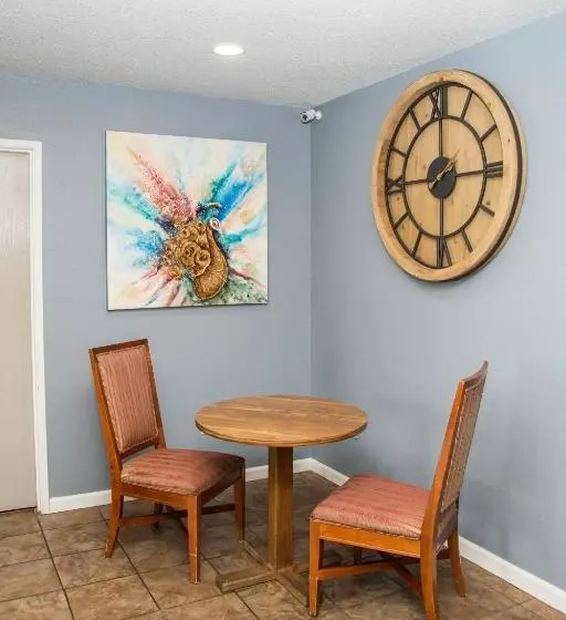 Мотель Americas Best Value Inn & Suites Detroit Lakes