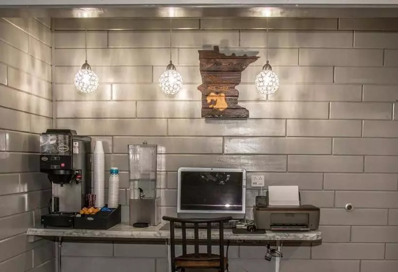 Мотель Americas Best Value Inn & Suites Detroit Lakes