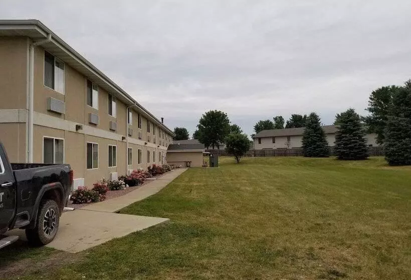 מוטל Bilmar Inn & Suites Dell Rapids