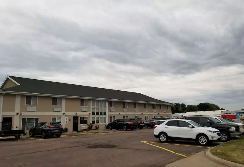 מוטל Bilmar Inn & Suites Dell Rapids