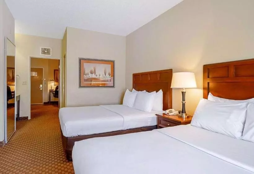 Мотель Quality Suites San Antonio Northeast