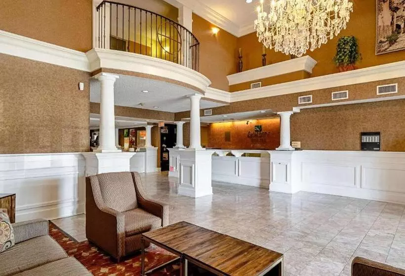 Мотель Quality Suites San Antonio Northeast