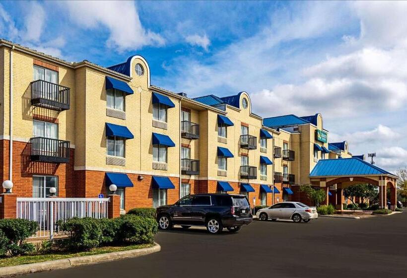 فندق على الطريق Quality Suites San Antonio Northeast