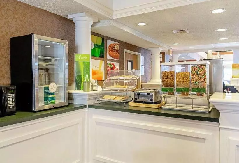 Мотель Quality Suites San Antonio Northeast