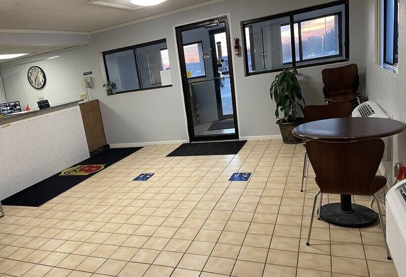 모텔 Super 8 By Wyndham Dixon