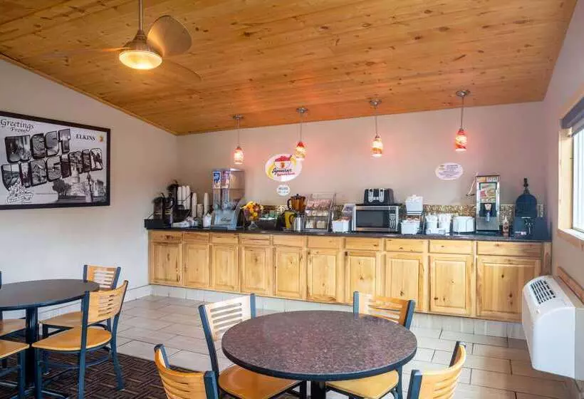 汽车旅馆 Super 8 By Wyndham Elkins