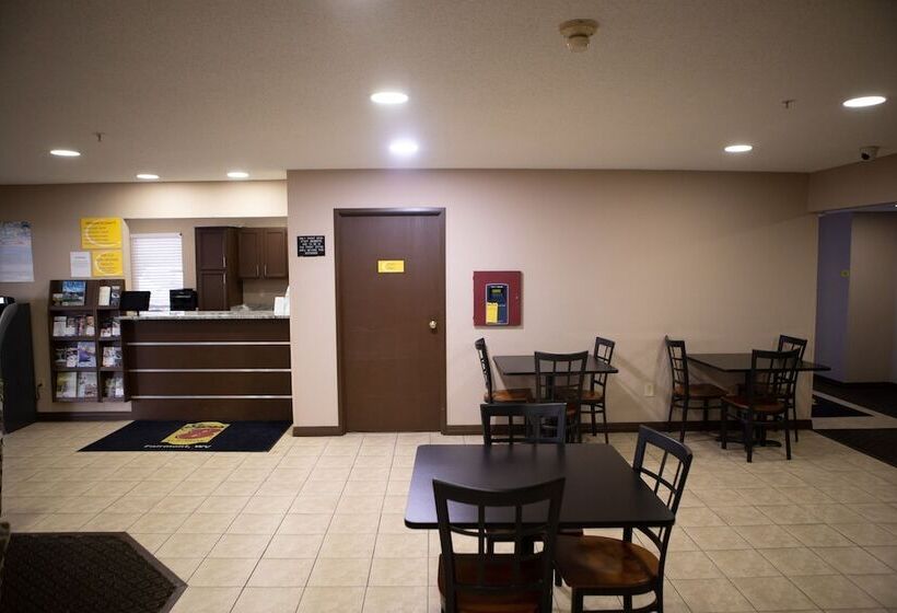 Motel Super 8 By Wyndham Fairmont