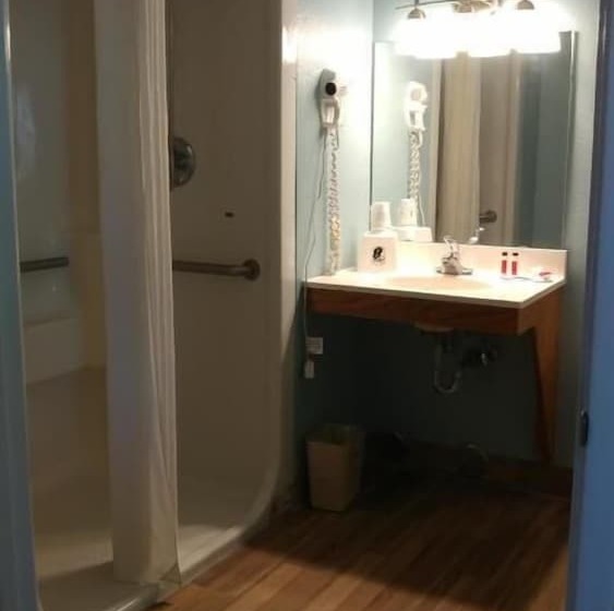 فندق على الطريق Super 8 By Wyndham Henderson North East Denver