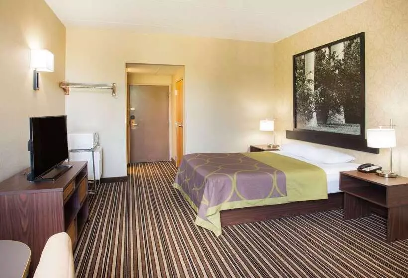 مُتل Super 8 By Wyndham Plattsburgh