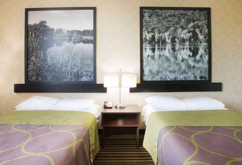 مُتل Super 8 By Wyndham Plattsburgh