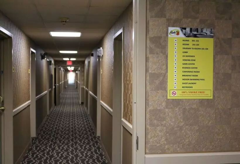 مُتل Super 8 By Wyndham Plattsburgh