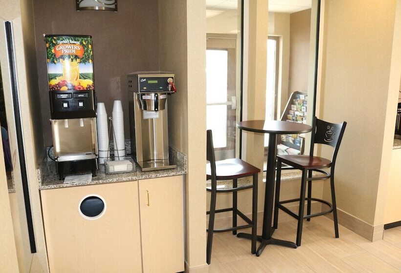 Motel Super 8 By Wyndham Plattsburgh