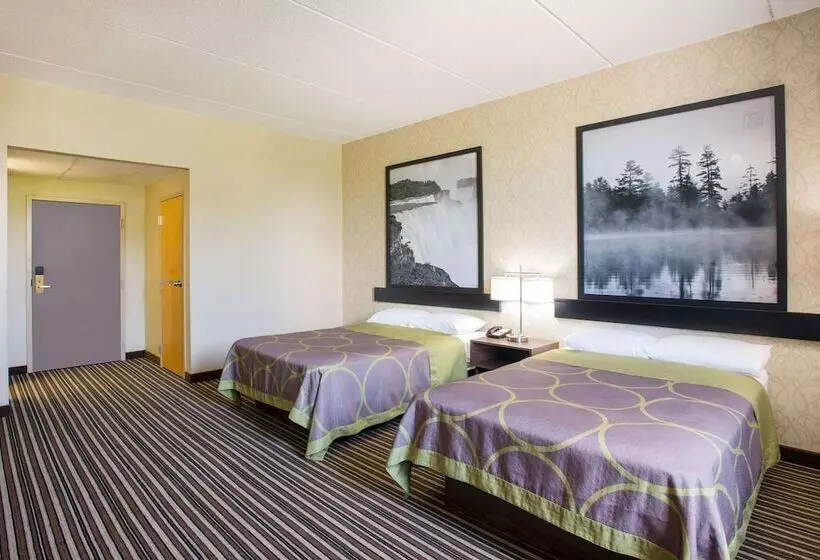 مُتل Super 8 By Wyndham Plattsburgh