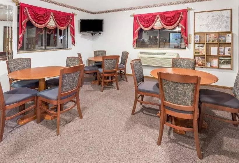 モーテル Super 8 By Wyndham Pontiac