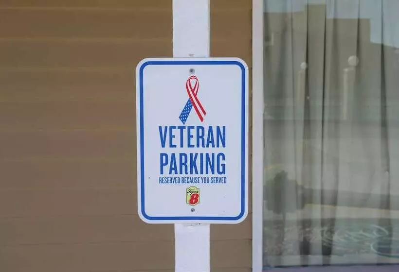 מוטל Super 8 By Wyndham Wells