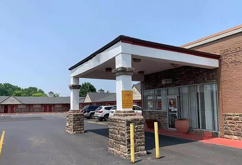 Motel Super 8 By Wyndham Youngstown Girard
