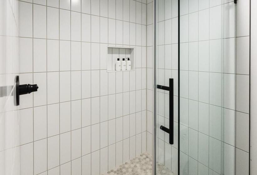 فندق على الطريق Wonderstone At Glacier