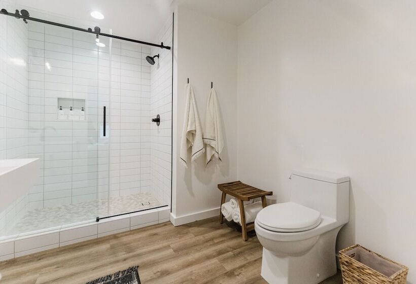 فندق على الطريق Wonderstone At Glacier