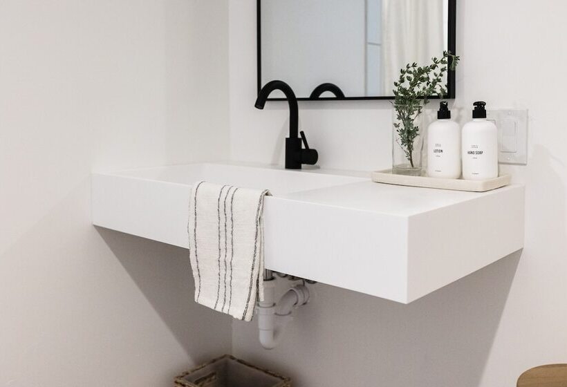 فندق على الطريق Wonderstone At Glacier