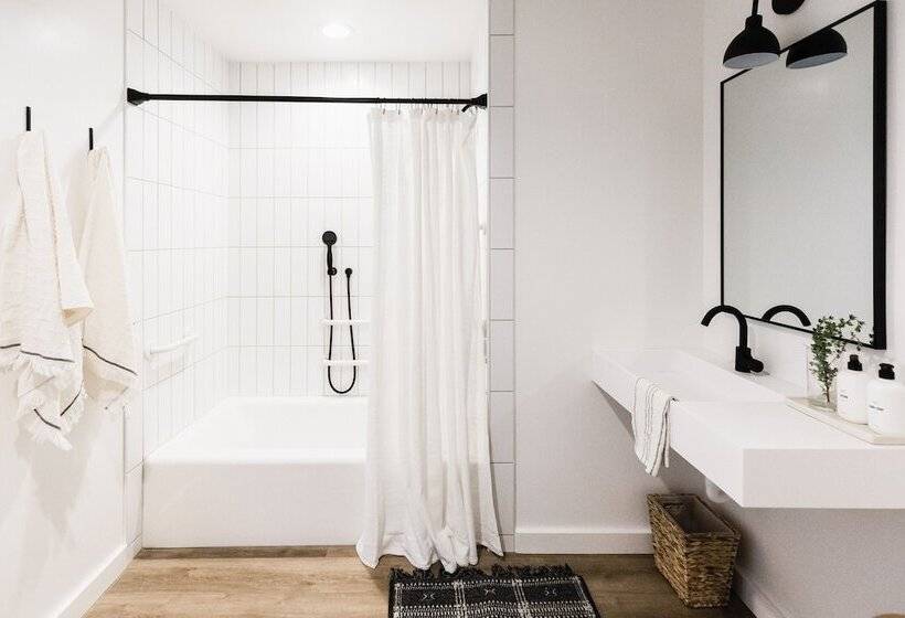 فندق على الطريق Wonderstone At Glacier