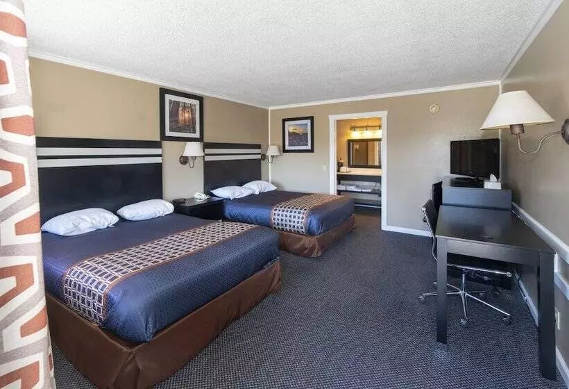 Surf Motel And Gardens