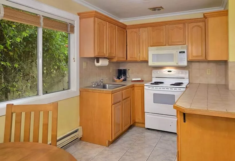 Surf Motel And Gardens