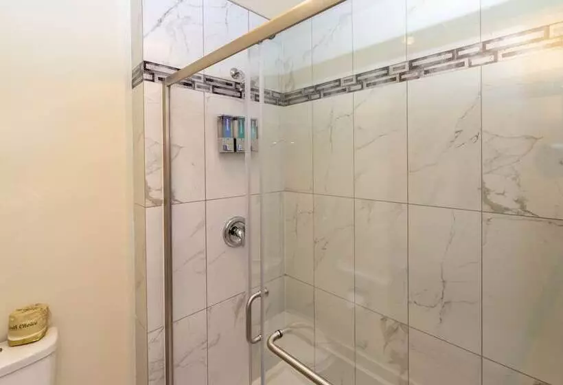 Surf Motel And Gardens