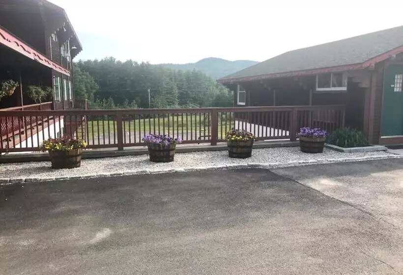 Swiss Chalets Village Inn